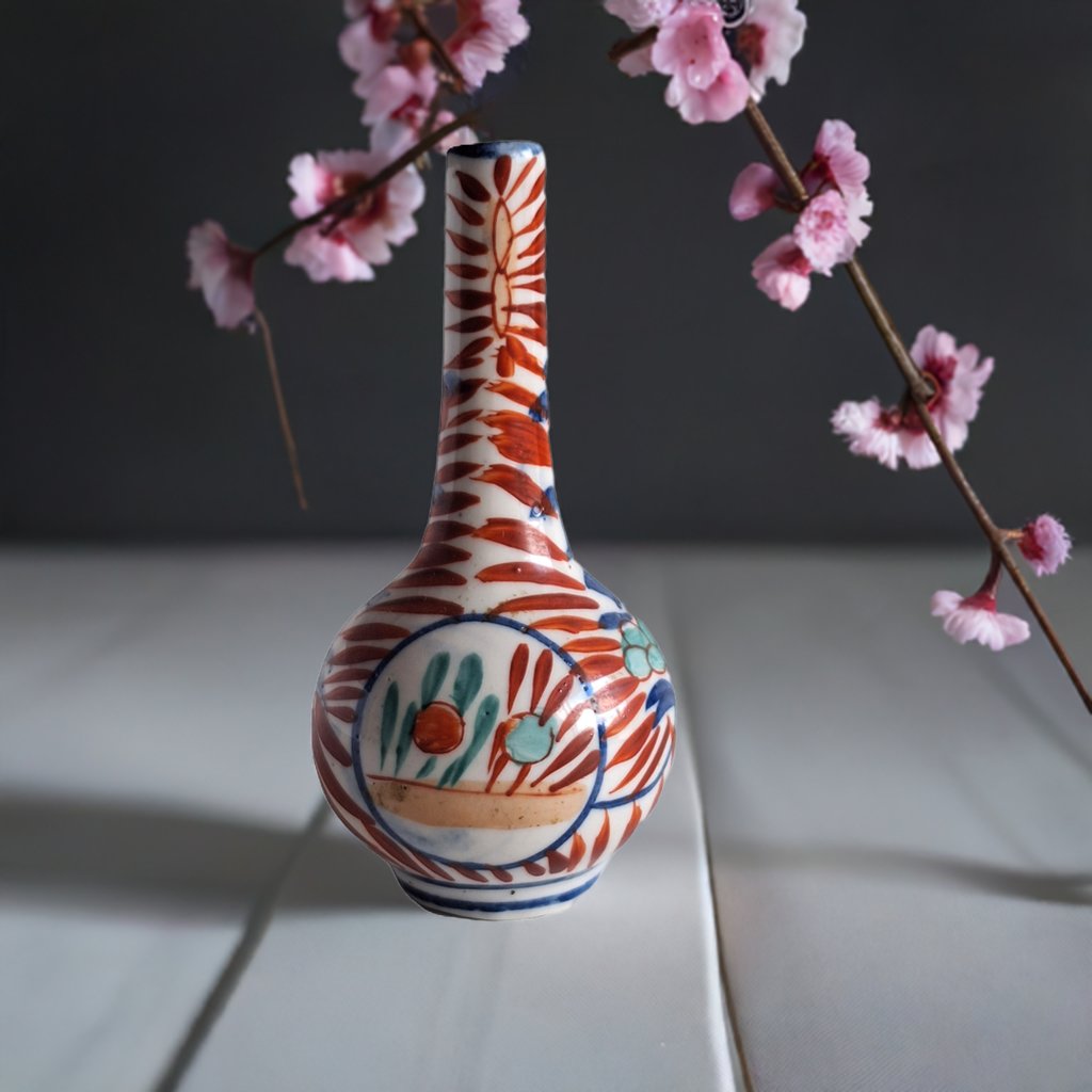 Imari Pfeifenvase – Zwiebelförmige Miniaturvase, Japanisches Porzellan, Meiji-Periode