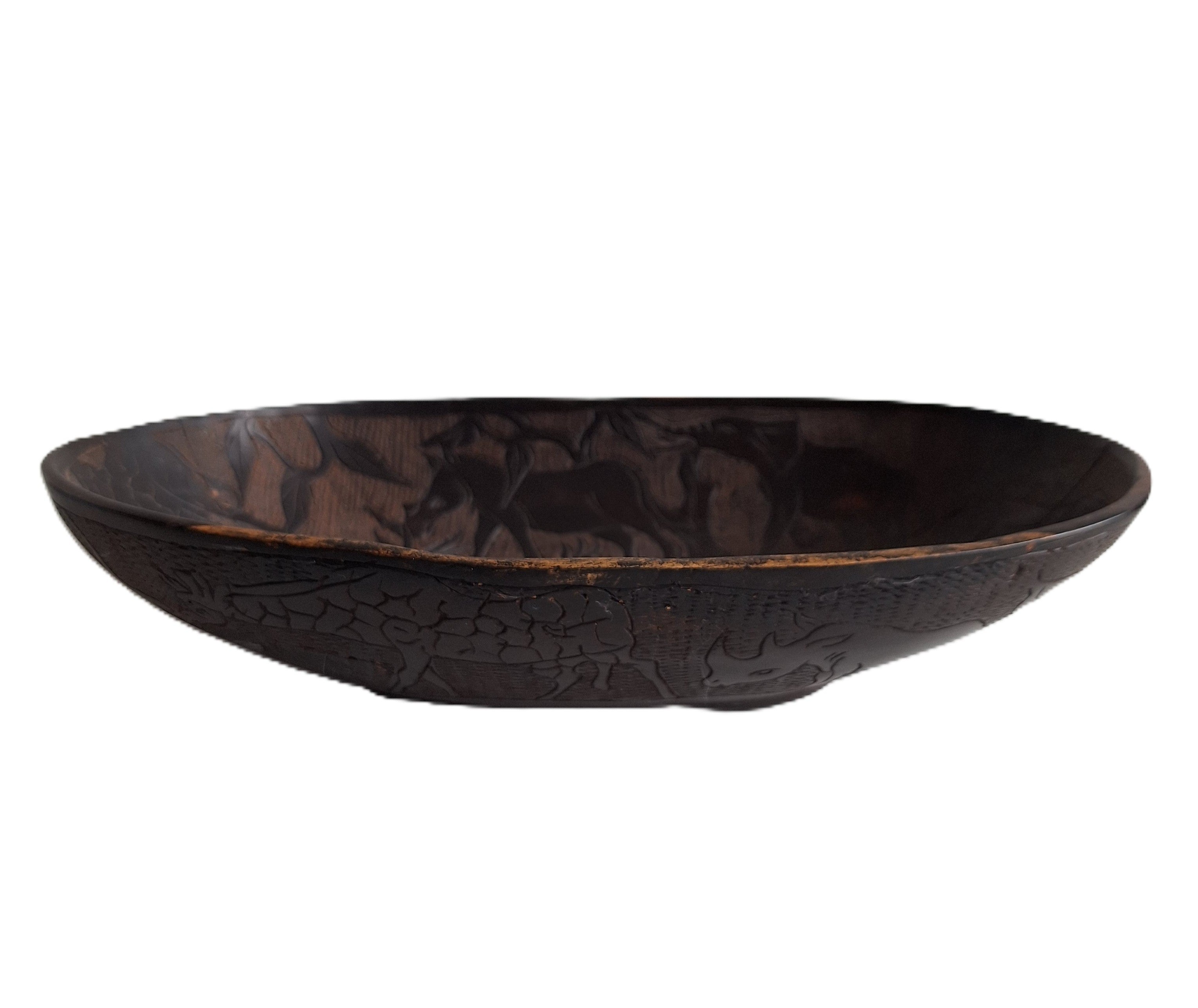 Hand-carved wooden bowl with animal motifs – African craftsmanship