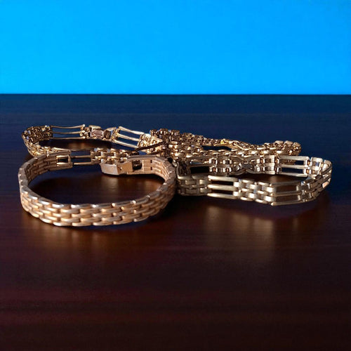 Set van vier brons-goudkleurige schakelarmbanden, fijn schakel, elk ca. 17 cm lang, stapelbaar vintage damessieraad.
