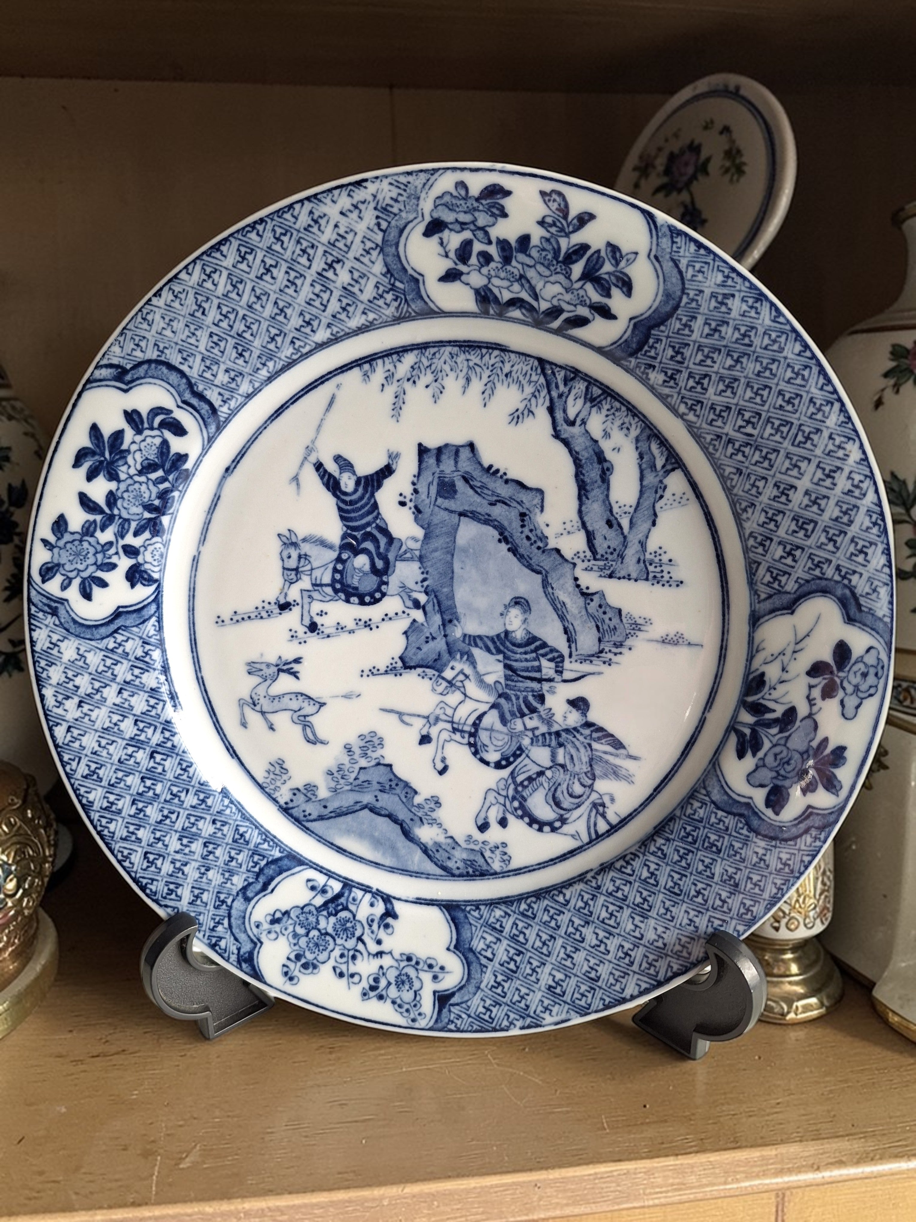 Antikes Petrus Regout Wandteller | Ming Chinoiserie Jagdszene | Blau-Weiß Ø 22,5 cm