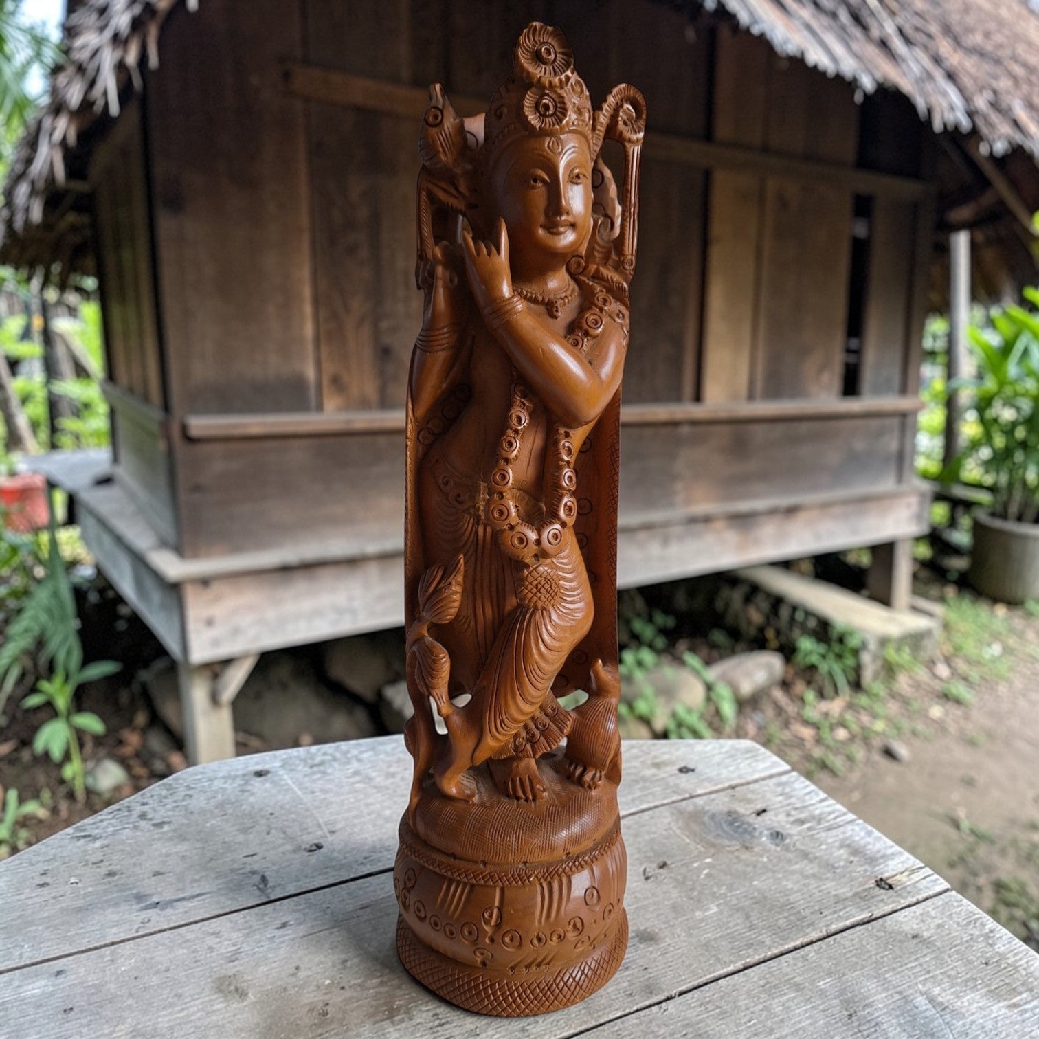 Handgeschnitzte Sandelholz-Krishna-Statue – Indien, erste Hälfte 20. Jahrhundert