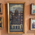 Gesigneerde olieverf op board van A. Oldenhove met een realistisch Amsterdams grachtenpand aan de Prins Hendrikkade, voormalige zeilmakerij George Uhl, 43×23 cm.