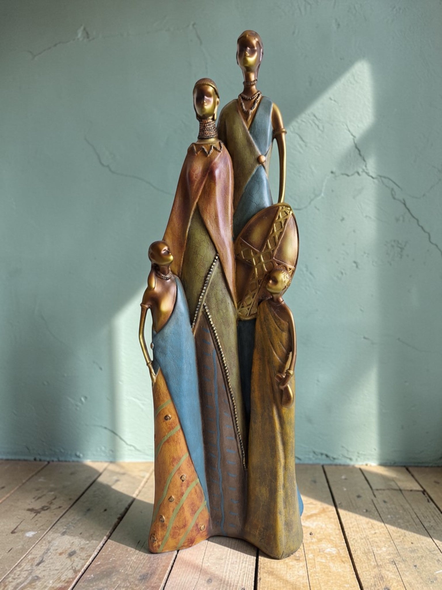 Massai Familiengruppe – dekorative Skulptur aus Kunstharz, vier Figuren