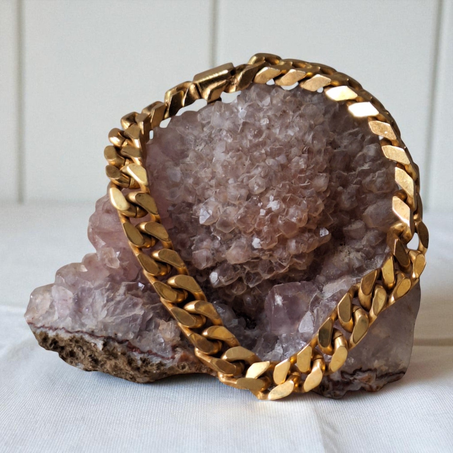Breites, goldfarbenes Gliederarmband für Herren — 80er-Jahre-Stil