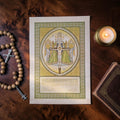 Origineel getuigschrift catechismusonderwijs uit 1925 met Art Nouveau afbeelding van de Heilige Drie-eenheid, gedrukt op gladpapier, 34×23,5 cm.