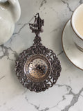 Nachkriegs-Teesieb aus Silber mit Segelboot 1948