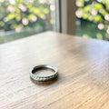 Vintage damesring - zilverkleurig alliance met strass rondom