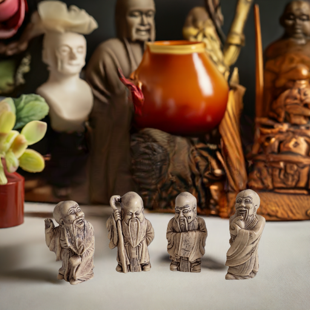 Set aus 4 Figuren im Netsuke-Stil – französische Kunststoffreproduktion, Biskuit