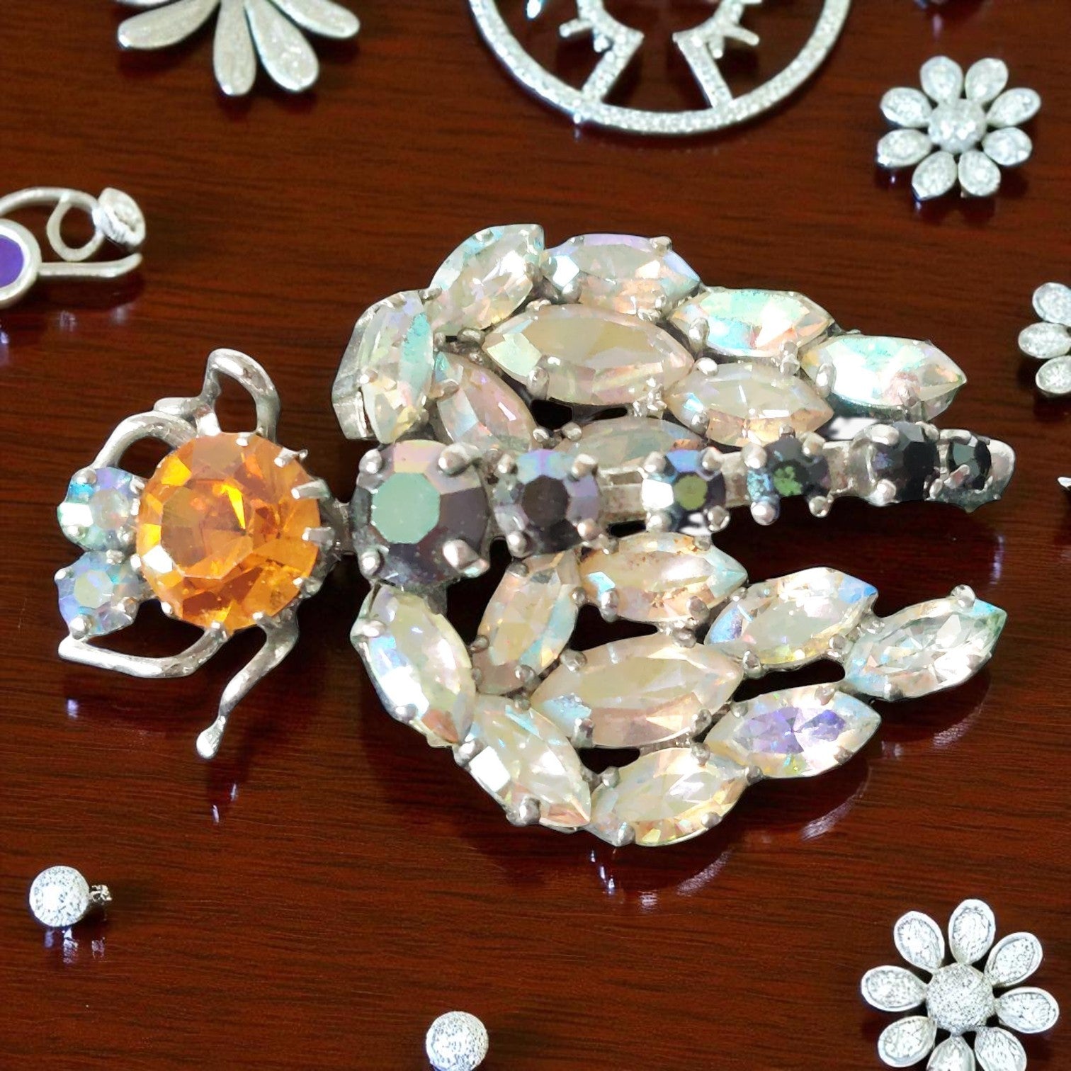 Insektenbrosche mit Strass – Funkelnder Modeschmuck aus den 80ern