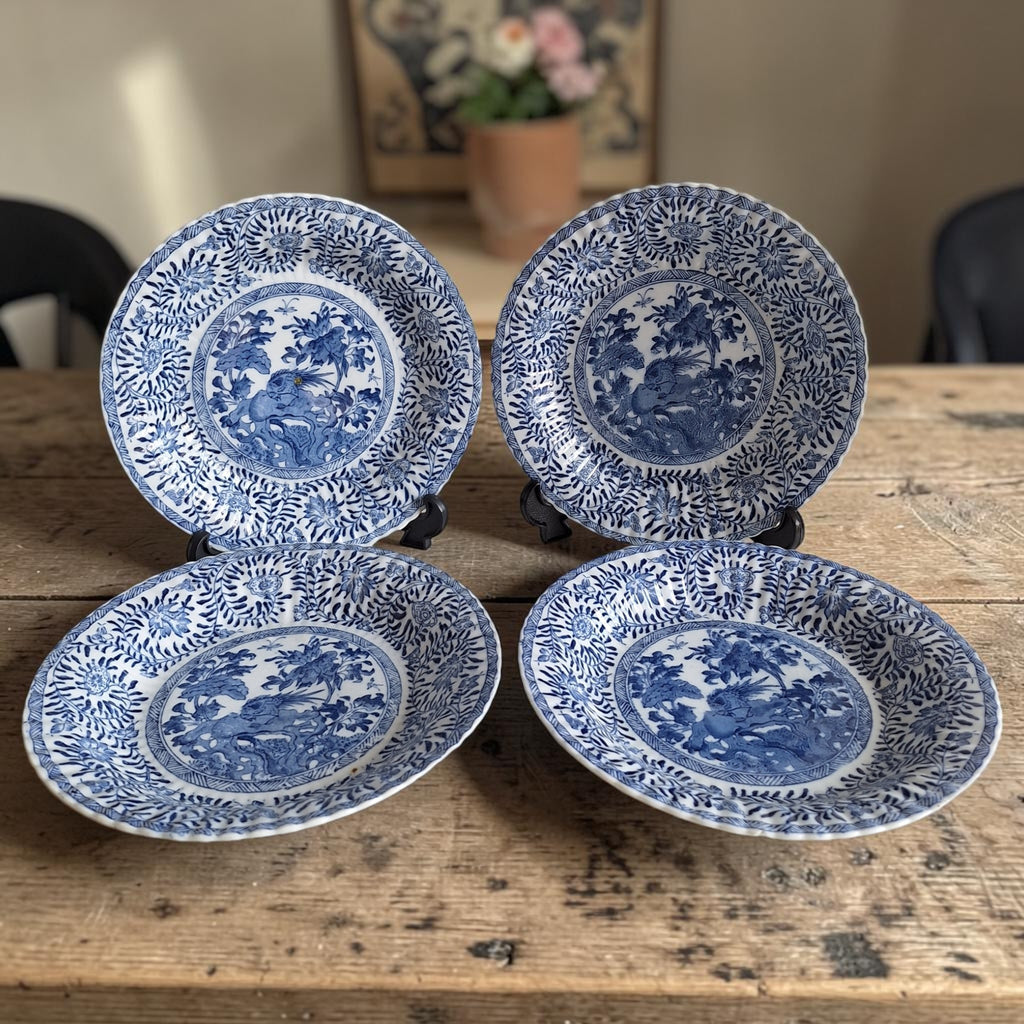 Set van 4 porseleinen schotels van Mosa Maastricht in blauw-wit chinoiserie decor, Kangxi-stijl, Ø 23 cm, begin 20e eeuw