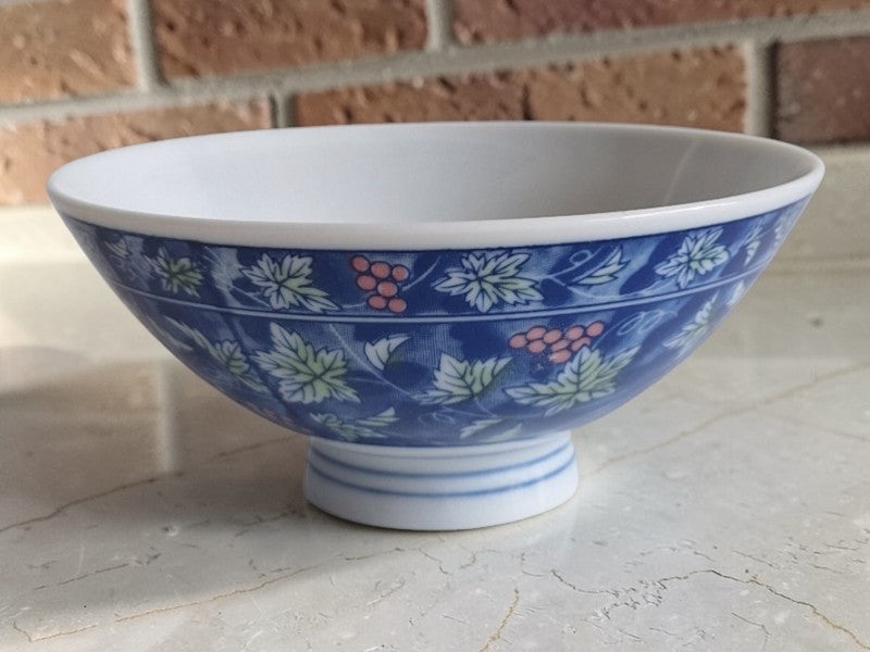Japanische Porzellanschale für Reis | Pfingstrosenmotiv Blau-Weiß | Gemarkt