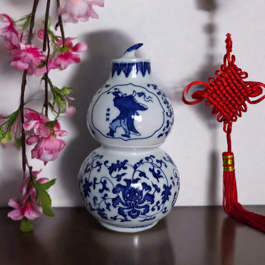 Chinesischer Porzellan-Becherhalter mit Figuren & Schriftzeichen – drehbar, 20. Jahrhundert