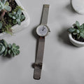 Dresselberg dameshorloge met witte wijzerplaat, blauw bloempatroon en zilverkleurige milanese band, 39mm
