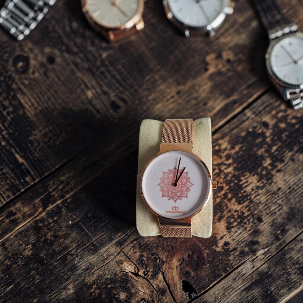 Dresselberg dameshorloge in rosé-goud met witte wijzerplaat, mandala-print en fijne milanese band, 39mm
