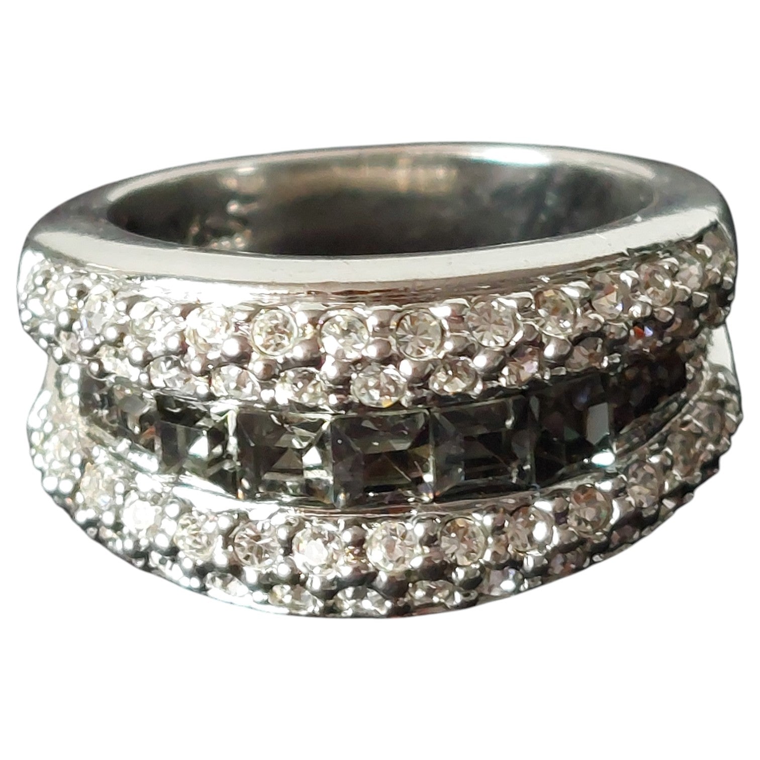 Vintage damesring - M&S zilverkleurig met 5 rijen strass