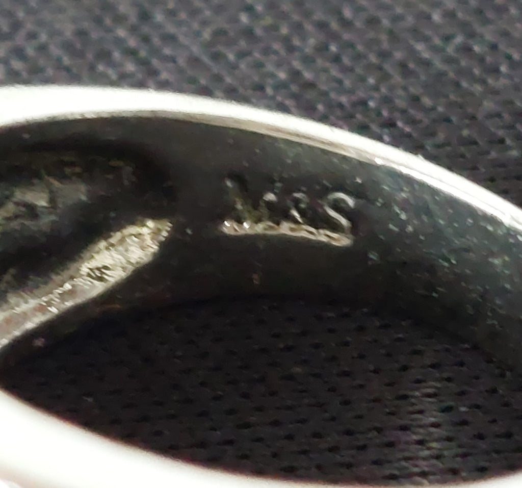 Vintage damesring - M&S zilverkleurig met 5 rijen strass