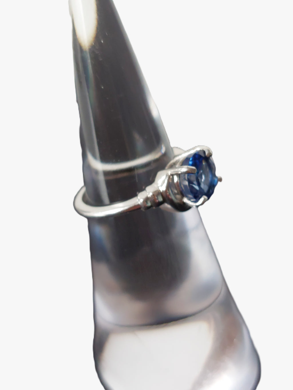 Vintage damesring - verzilverd solitaire met lichtblauwe steen