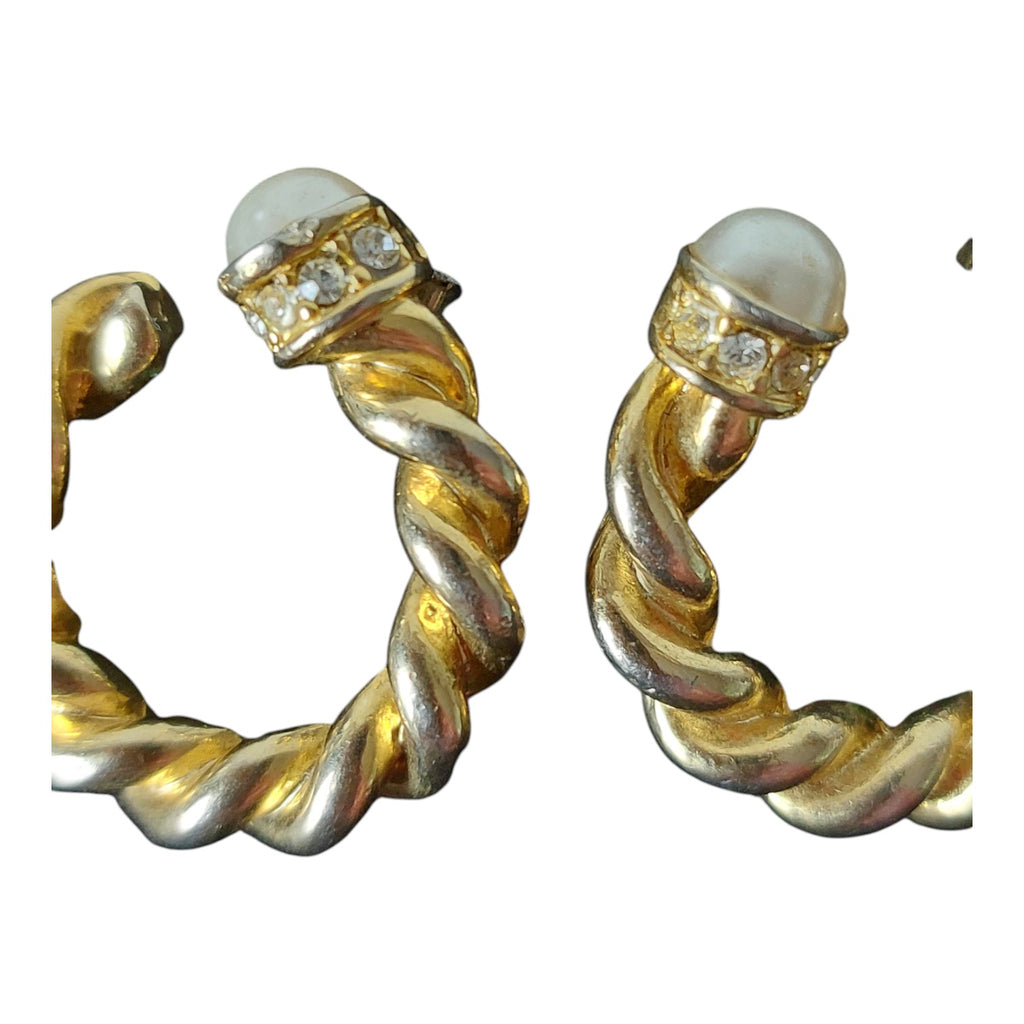 Goldfarbene Ohrstecker mit Perle und Strass
