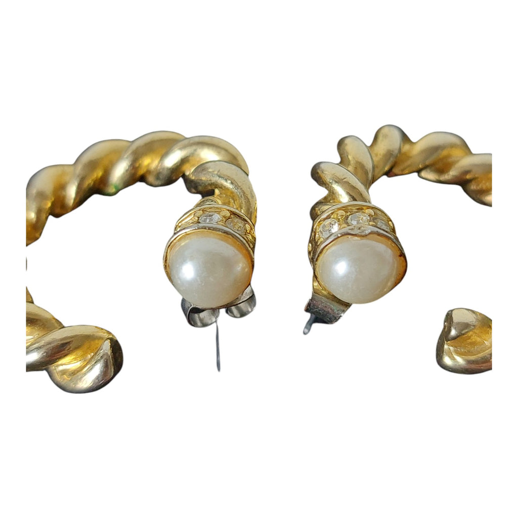 Goldfarbene Ohrstecker mit Perle und Strass