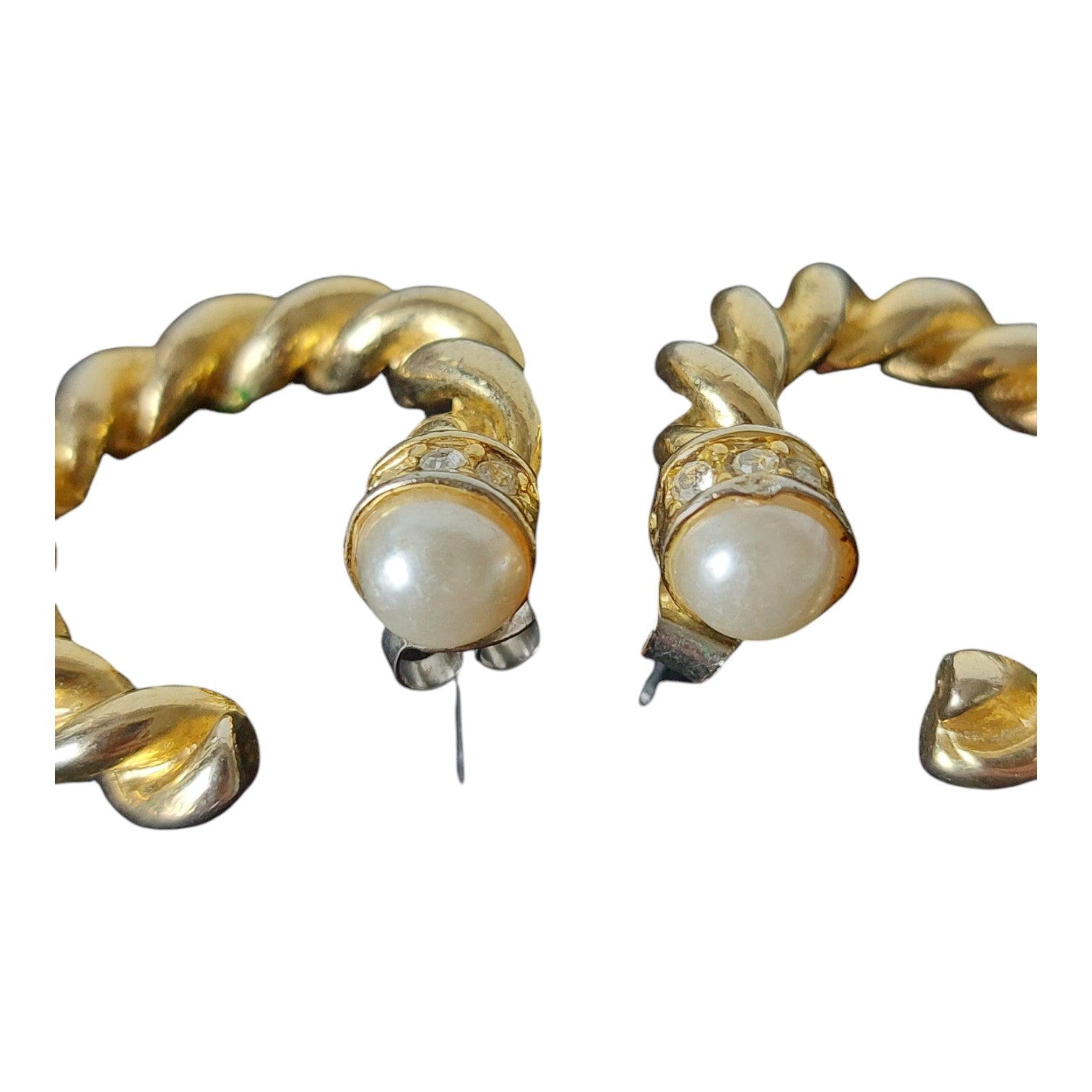 Goldfarbene Ohrstecker mit Perle und Strass