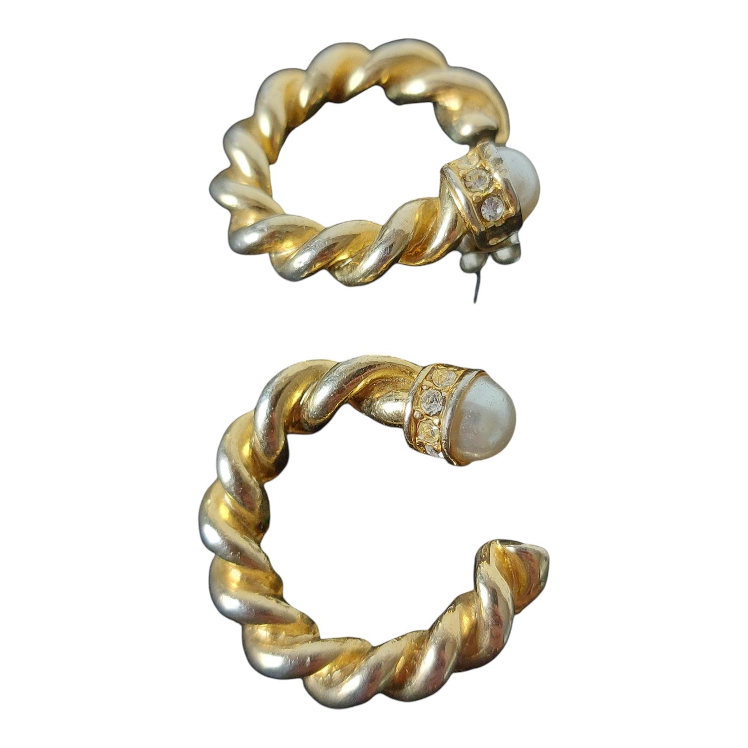 Goldfarbene Ohrstecker mit Perle und Strass