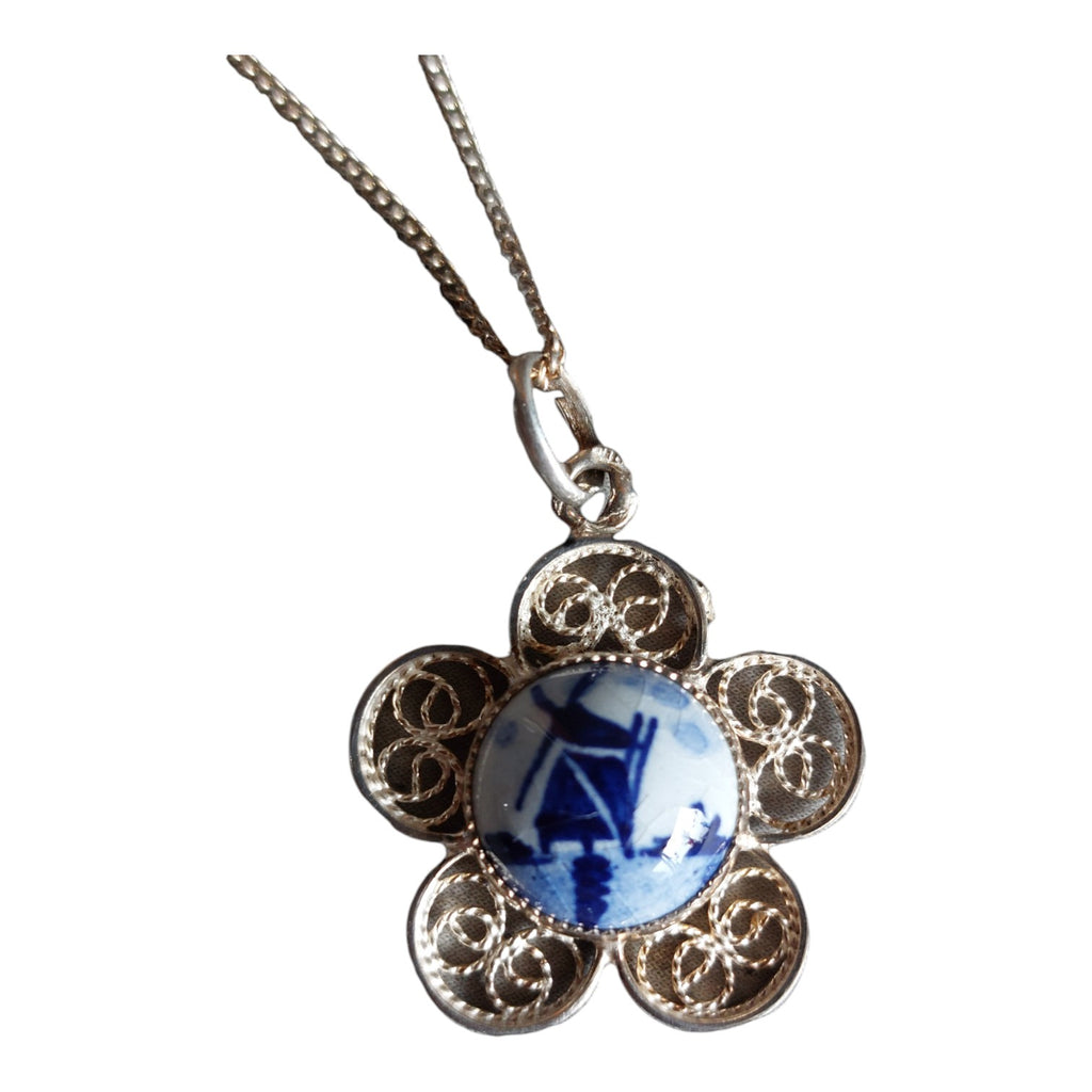 Silver Delft blue filigree pendant and chain