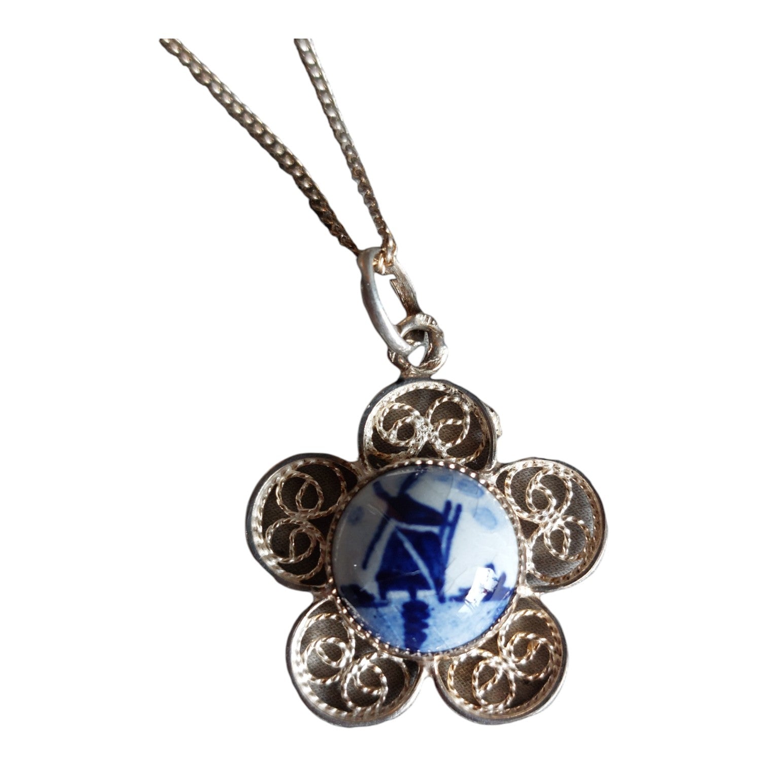 Silver Delft blue filigree pendant and chain