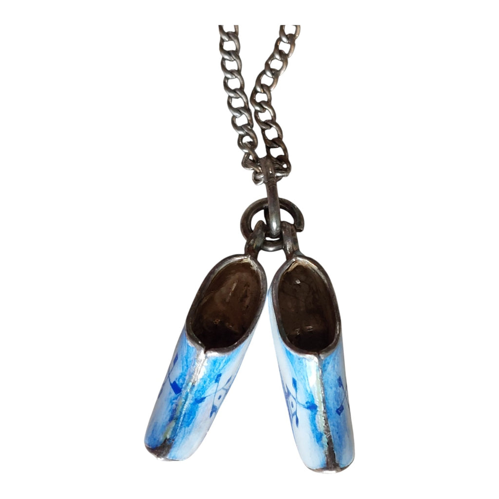 Delft Blue clogs with silver chain