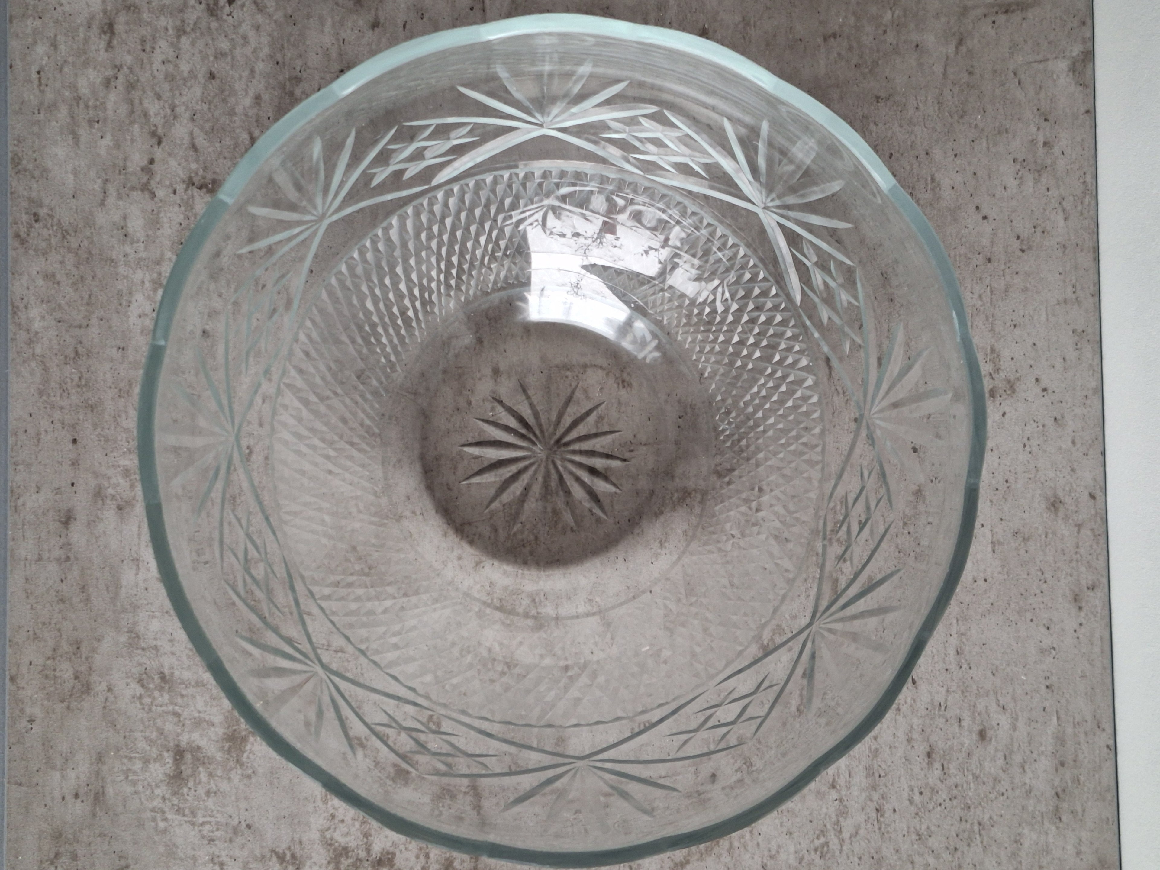 Lead Crystal Bowl Ø 22.5 cm | 1960s | Clear Cut Crystal
