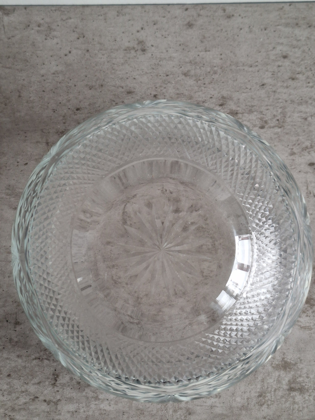 Lead Crystal Bowl Ø 22.5 cm | 1960s | Clear Cut Crystal