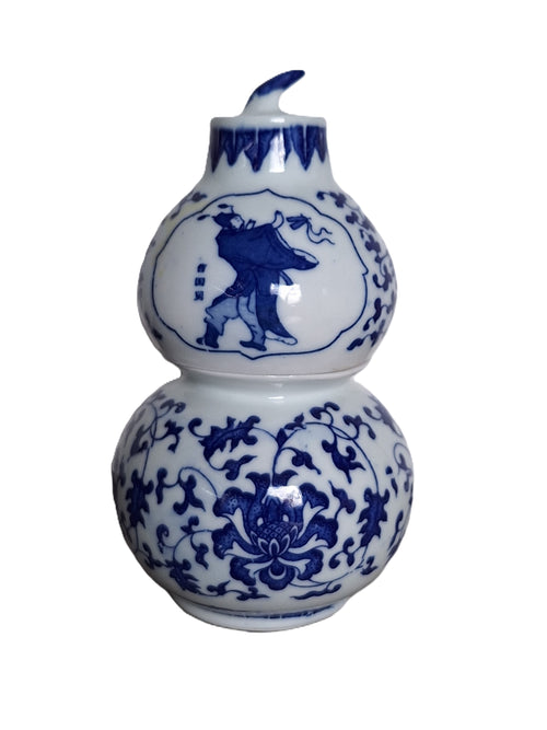 Chinesischer Porzellan-Becherhalter mit Figuren & Schriftzeichen – drehbar, 20. Jahrhundert