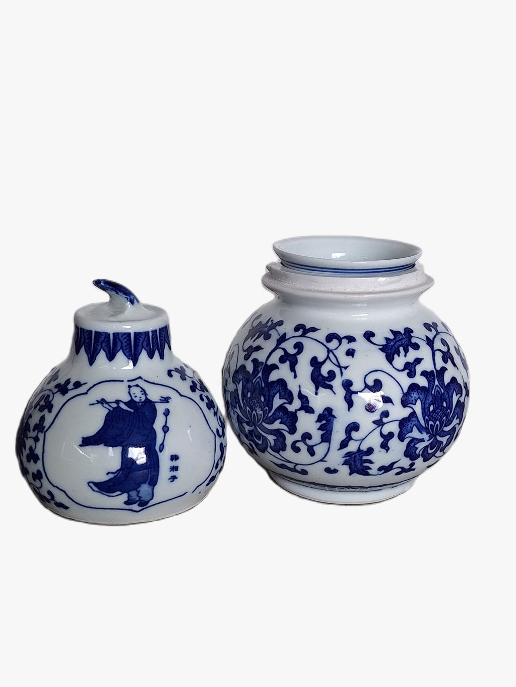 Chinesischer Porzellan-Becherhalter mit Figuren & Schriftzeichen – drehbar, 20. Jahrhundert