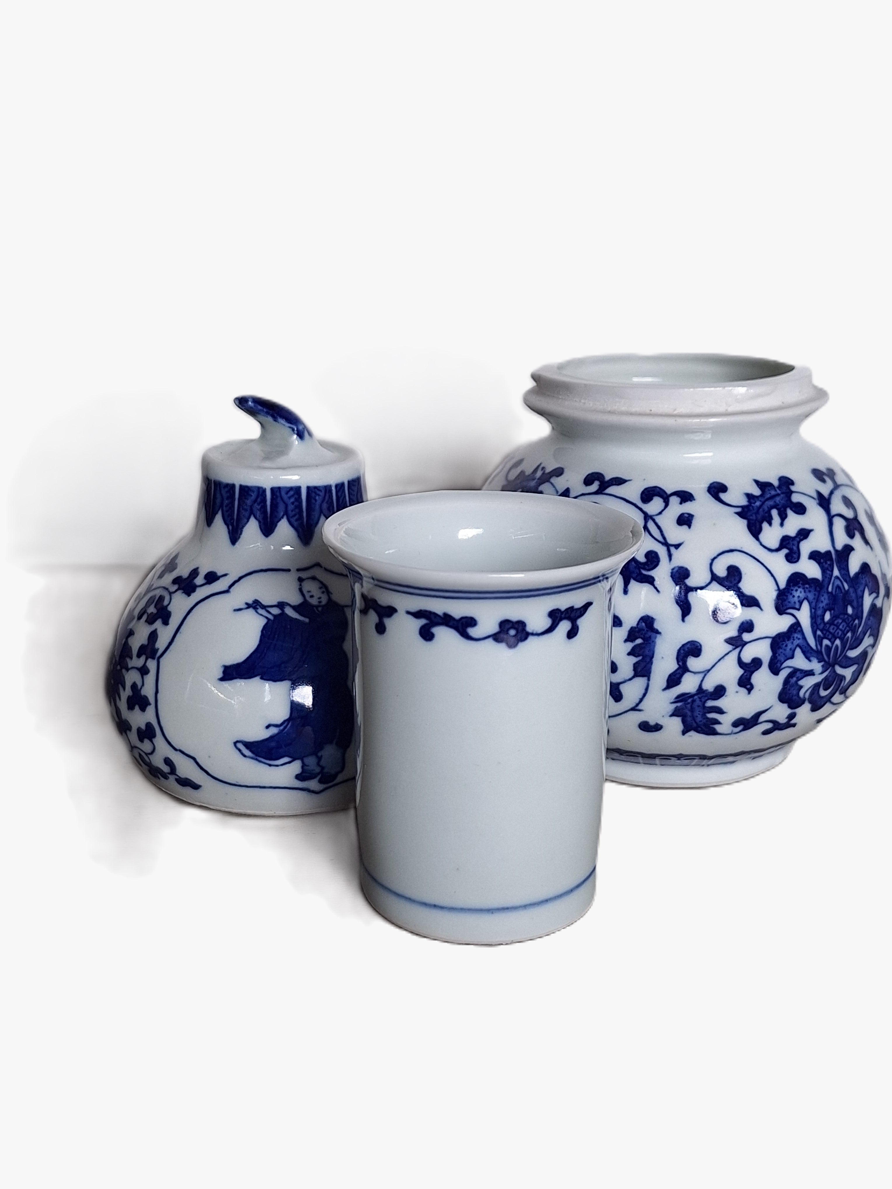 Chinesischer Porzellan-Becherhalter mit Figuren & Schriftzeichen – drehbar, 20. Jahrhundert
