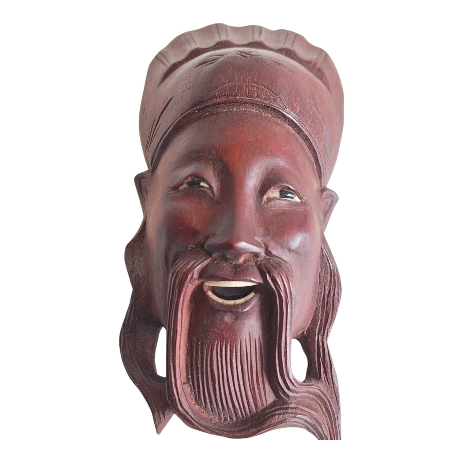 Hölzerne Wandmaske mit Gesicht, Schnurrbart und traditioneller Kopfbedeckung – Chinesisch / Japanisch