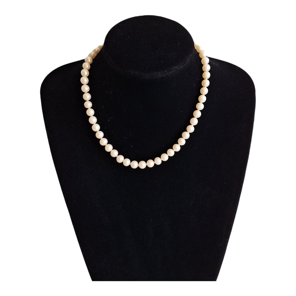 Pearl necklace with silver clasp