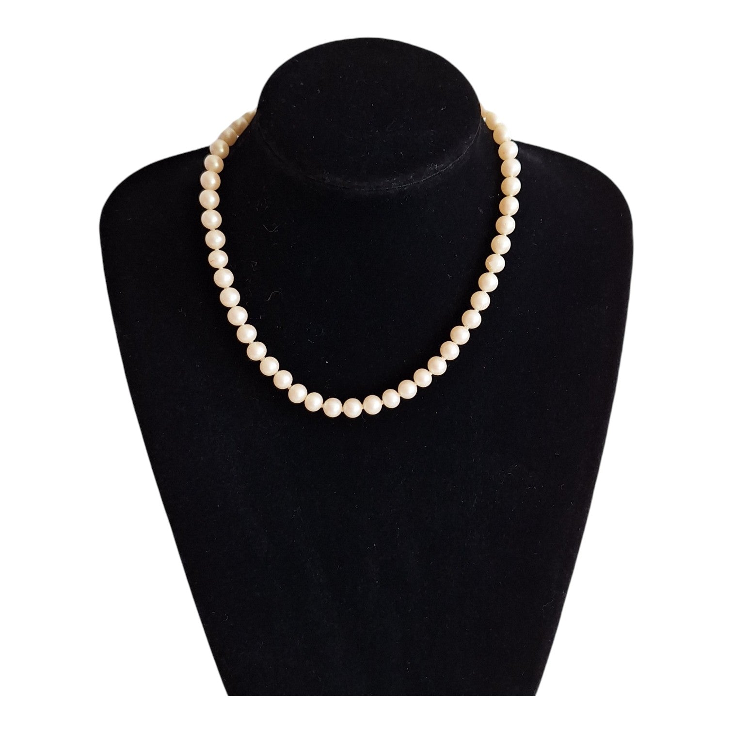 Pearl necklace with silver clasp