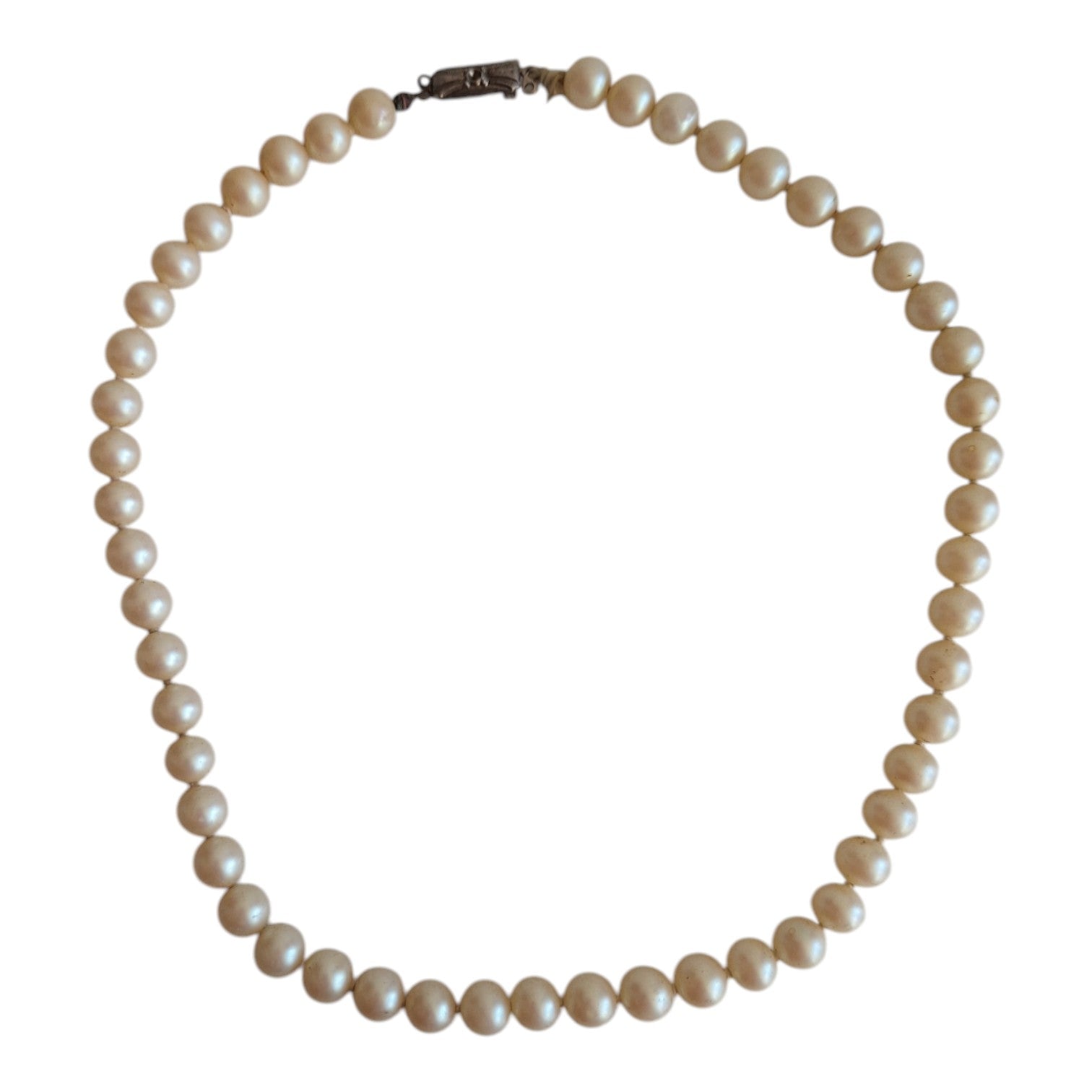 Pearl necklace with silver clasp