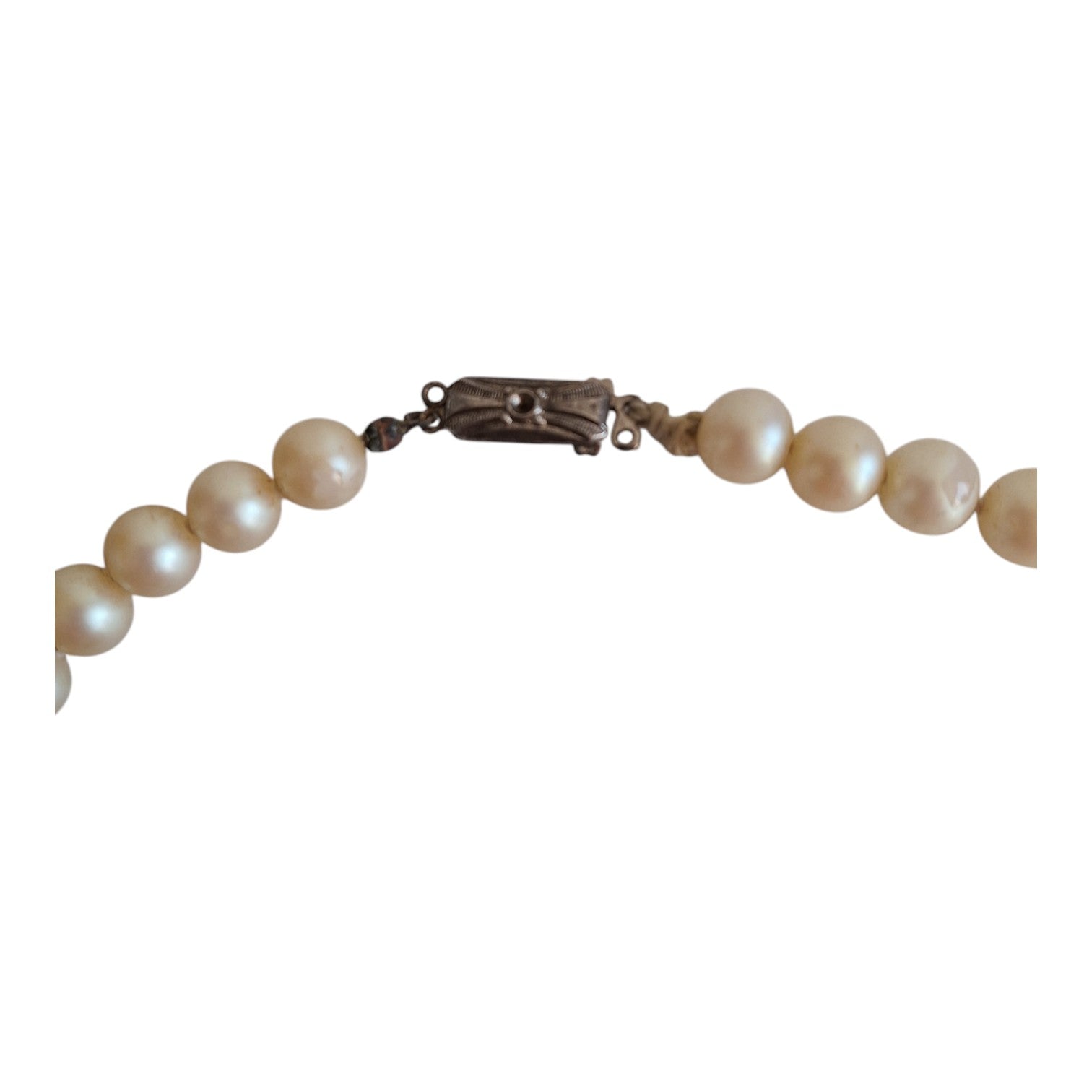 Pearl necklace with silver clasp