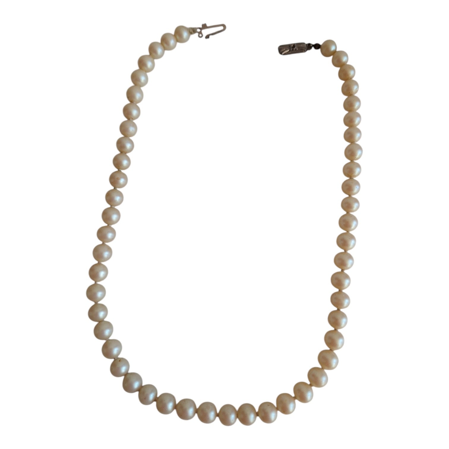 Pearl necklace with silver clasp