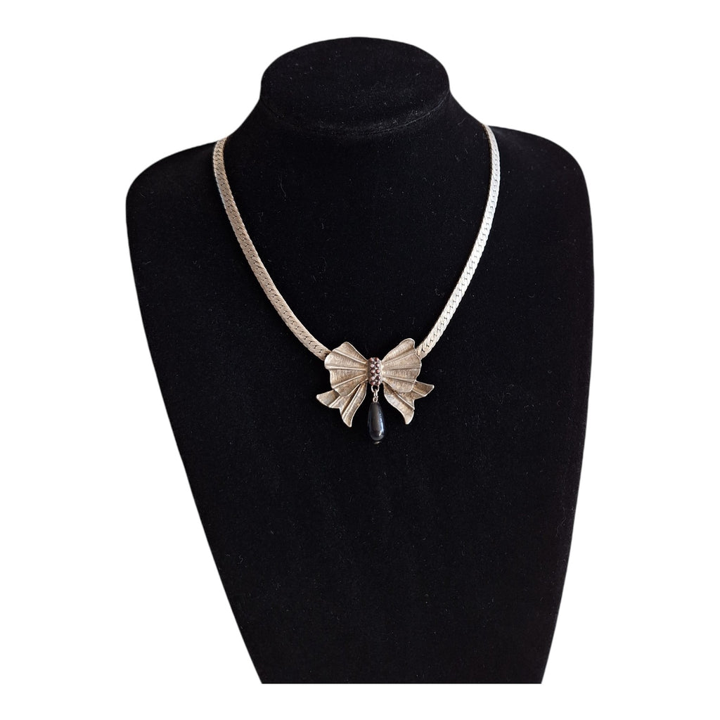 Silver-coloured necklace with pendant