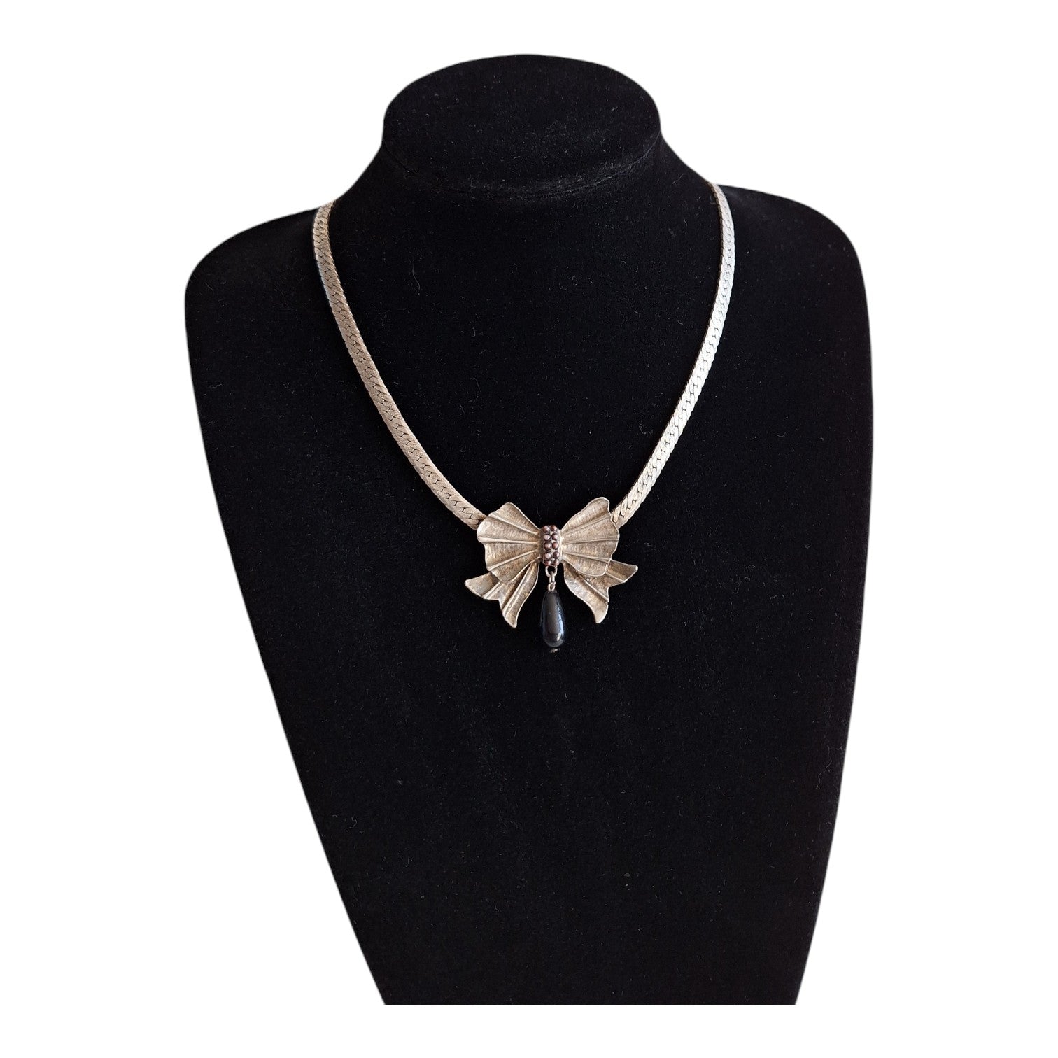 Silver-coloured necklace with pendant