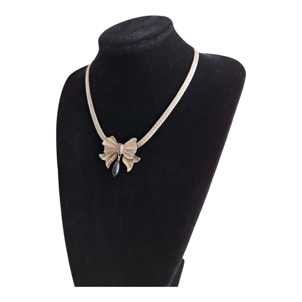 Silver-coloured necklace with pendant