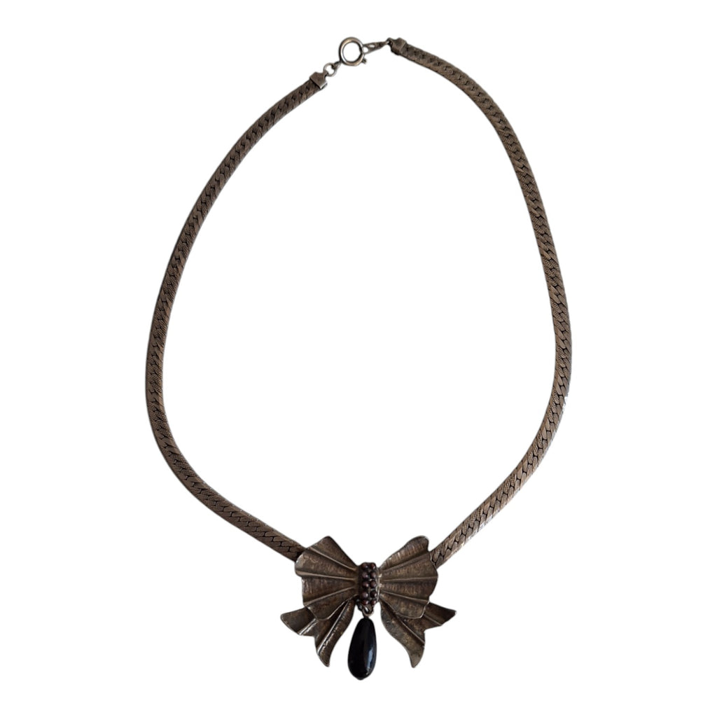 Silver-coloured necklace with pendant