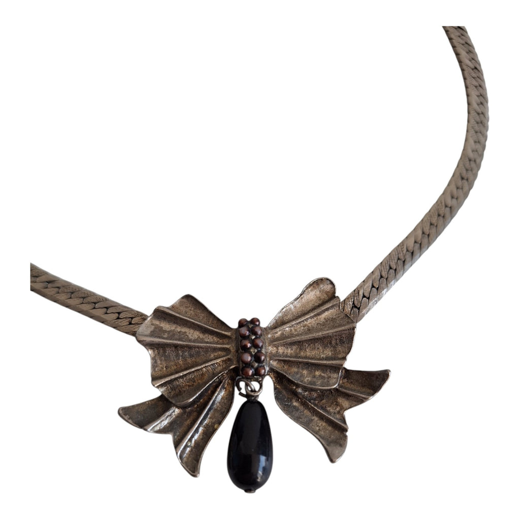 Silver-coloured necklace with pendant