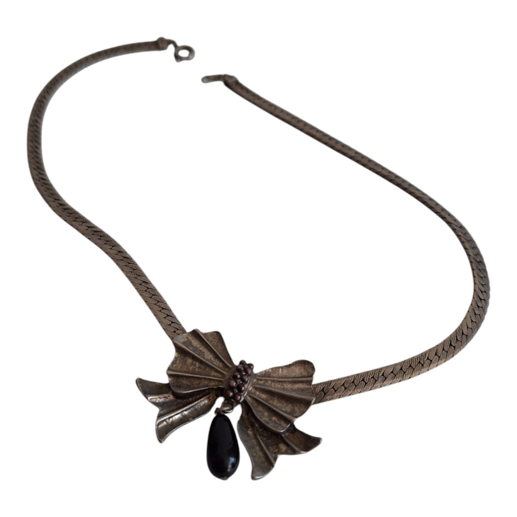 Silver-coloured necklace with pendant