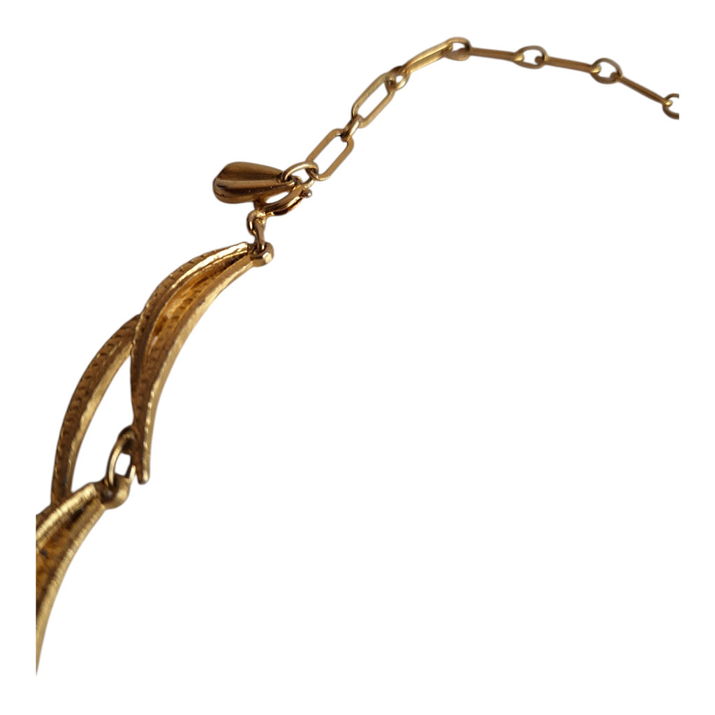 Gold-tone necklace, three leaves per link