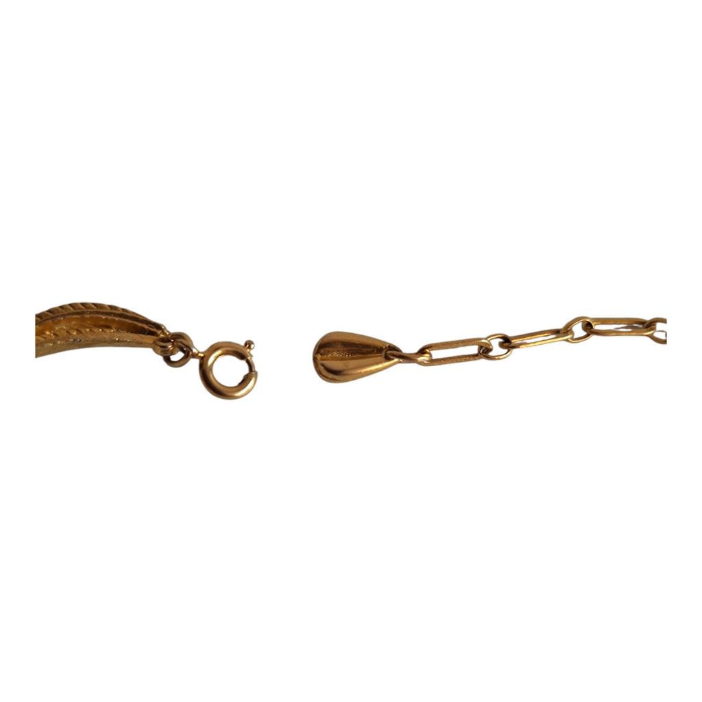Gold-tone necklace, three leaves per link