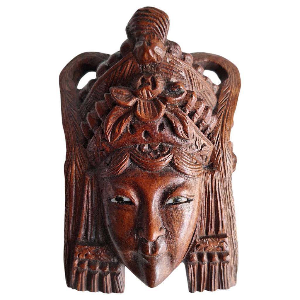 Handgeschnitzte Holzmaske Frau mit Glasaugen – Nepal, 1950er–1960er Jahre