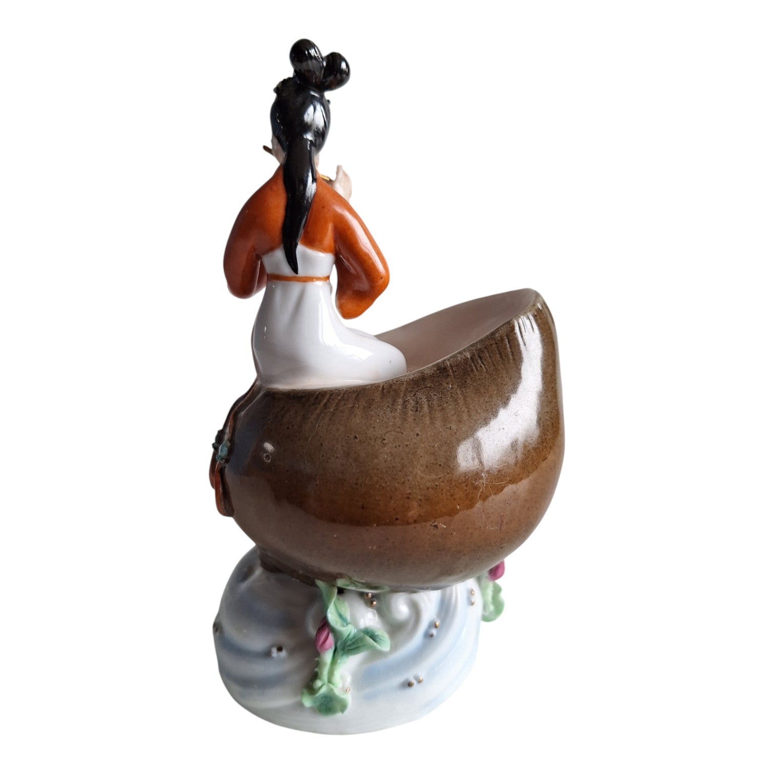 Porzellanfigur Geisha auf Muschel mit Flöte – Japanisch