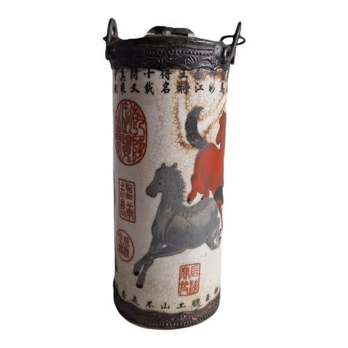 Chinees Porseleinen Waterpijpje met Paarden & Kalligrafie – Gesigneerd, Vroege 20e Eeuw